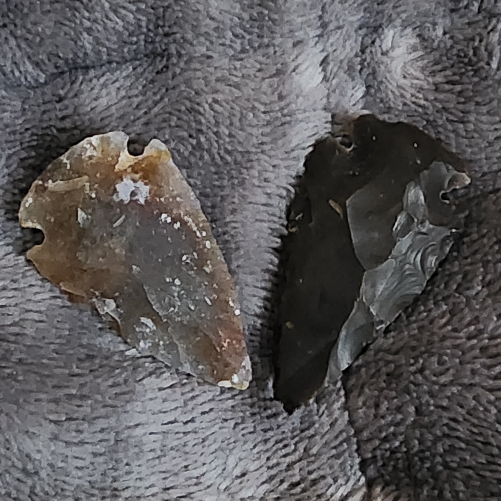 Rustic Stone Arrowhead Set - Brown and Black